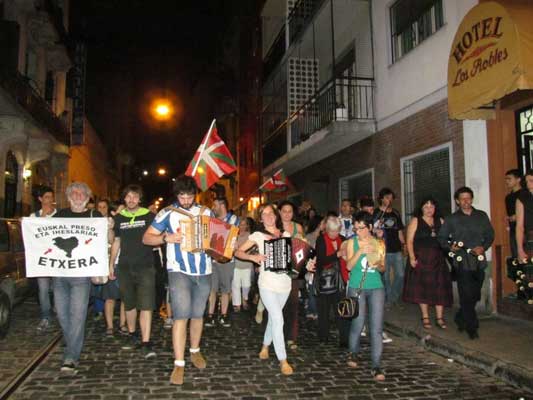 Así comenzaba el recorrido del I. Triki-poteo organizado por Euskaltzaleak de Buenos Aires (fotoEE)