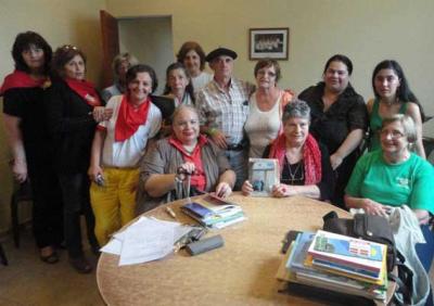 María Ester Arrondo, referente de la Biblioteca Eusko Txokoa, presentó el Concurso en la reunión de bibliotecas de la Semana Vasca (foto LOEE)
