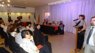 'Abrazando esa tierra-Lurralde hori besarkatuz' es el título de la antología poética vasca presentada ayer en Euzko Etxea de Villa María, elaborada por el grupo literario Paco Urondo de Villa María (foto EuskalKultura.com)