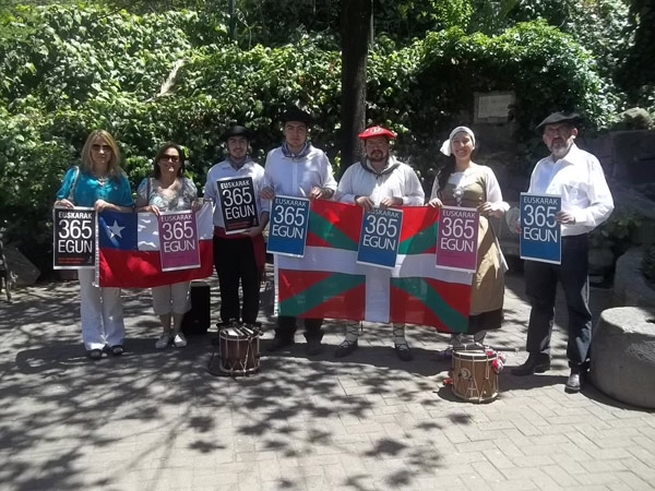 Desde Santiago el Centro Vasco Colectividad Vasca de Chile nos recuerda que todos los días del año son el Día del Euskera (foto Santiago Colectividad Vasca)