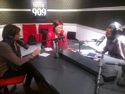 De izquierda a derecha, la escritora Karmele Jaio, Mari Jose Olaziregi y Joseba Buj, escritor vasco, profesor de la Universidad Iberoamericana y locutor del programa Los Dublineses de Ibero Radio (foto Etxepare)y