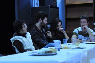 Images from the Bertso Afaria held at the Paris Euskal Etxea.  From left to right Miren Ibarluzea, Basque language and culture lecturer at the Sorbonne University III (photoEE)