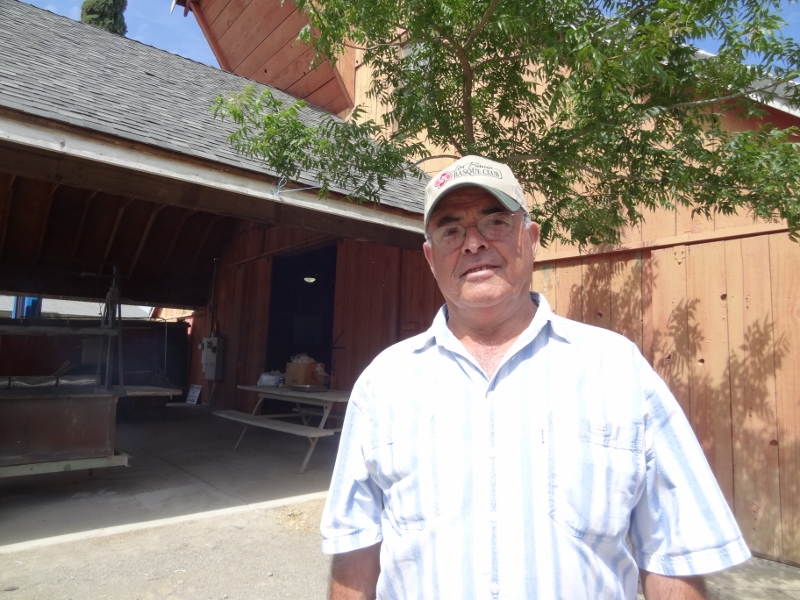 Rancher, Amador Zabalbeascoa, is President of the Los Banos Basque Club southeast of San Francisco (photo EuskalKultura.com)