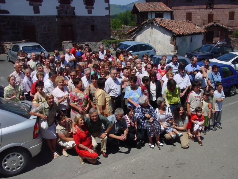 Imagen del último encuentro realizado por la familia Otondo en Erratzu (2005), del que también fue testigo EuskalKultura.com (foto EuskalKultura.com)