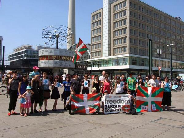 En Berlín también pudo escucharse el grito de Gure Esku Dago! (foto Gure Esku Dago)