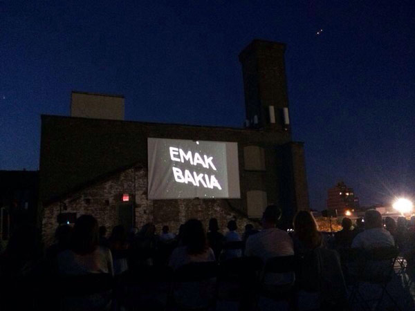 La proyección reunió a un público numeroso a pesar de que tuvo que ser retrasada al domingo (foto Oskar Alegria)