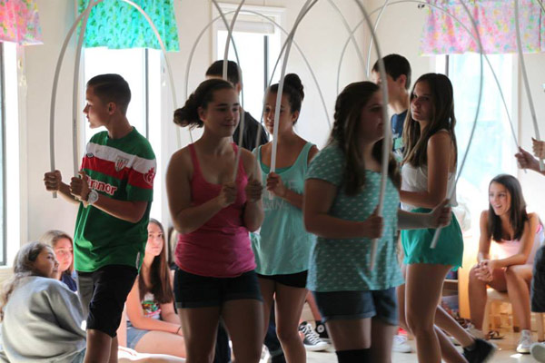 Alegría y diversión en las clases de euskal dantza de Udaleku en Elko (fotos Udaleku 2014)