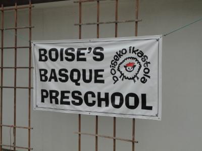 El restaurante Bardenay, amplio local situado en pleno centro de Boise, frente al Museo Vasco de la ciudad, dedicará una parte de sus ingresos del lunes a colaborar con la Boiseko Ikastola (foto EuskalKultura.com)