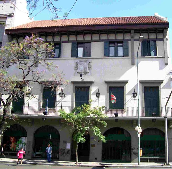  Laurak Bat of Buenos Aires, incorporated in 1877 (photo EuskalKultura.com)