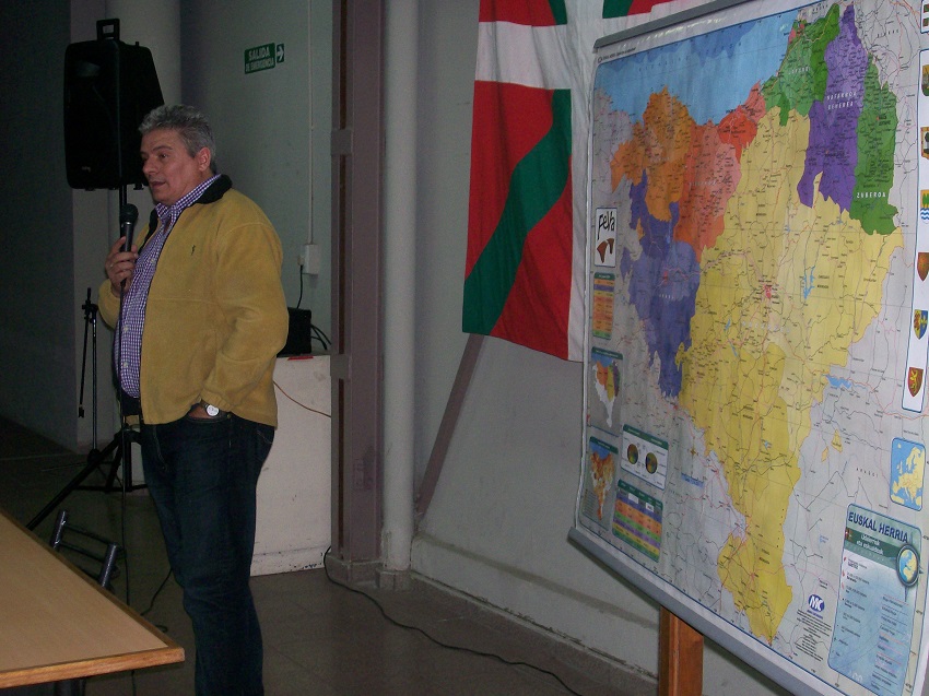 Cesar Arrondo gave a talk at Mendoza’s Denak Bat on the club’s 58th Anniversary