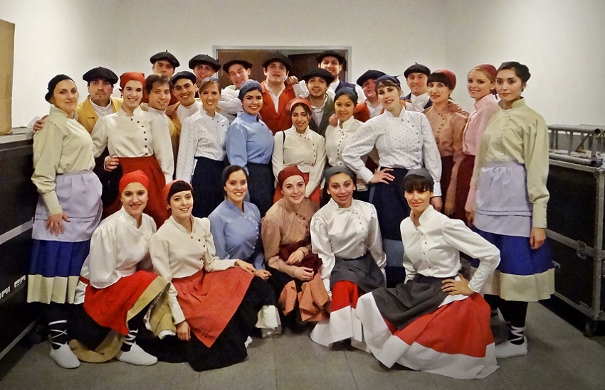 The Basque club’s dance group, Haize Dantzariak, in Comodoro Rivadavia