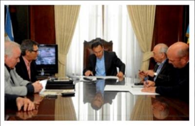 Signing the agreement to hold the Basque-Argentine Agro-Industrial Expo