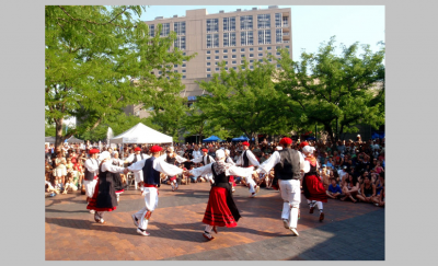 The participating Oinkari dancers will visit different houses performing selected Basque dances (Photo: E.K.)