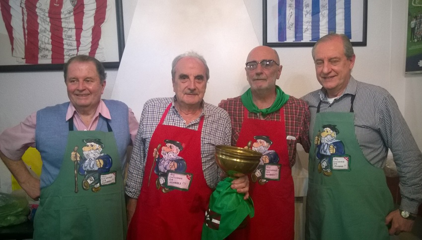 Miercolinos elkarte gastronomikoko kideak: Jose Luis Aguirre, Luis Maria Barrandeguy, Raul  Bereciartua eta Claudio Esnal
