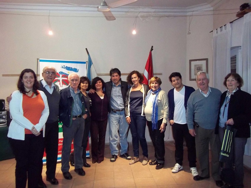 Members of Gure Txokoa in Cordoba welcomed the Delegate of Euskadi, Sara Pagola and Mariana Satostegui to the Basque Center’s 60th Anniversary (photoEE)