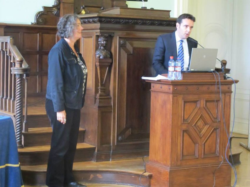 Asier Vallejo Itsaso presents the paper by Susana Sabin-Fernandez at the 2014 Conference of the AEMI in Riga, in September 2014 (photoBenanOregi)