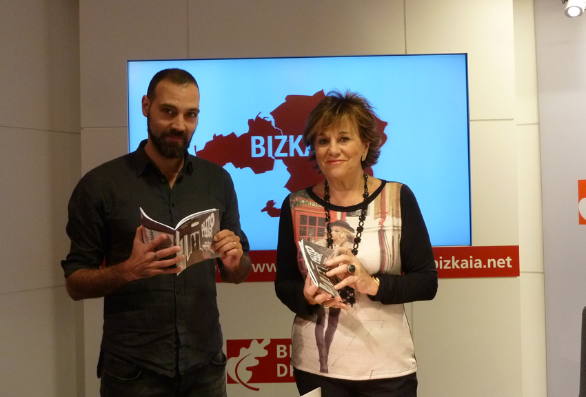 A la derecha de la imagen, la Diputada Foral de Cultura de Bizkaia, Josune Ariztondo, en la presentación del concurso Bizkaidatz (foto Diputación Foral de Bizkaia)