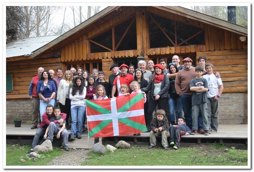 Los vascos del San Martín de los Andes en el encuentro del mes de agosto (Foto Fotografía del Sur)