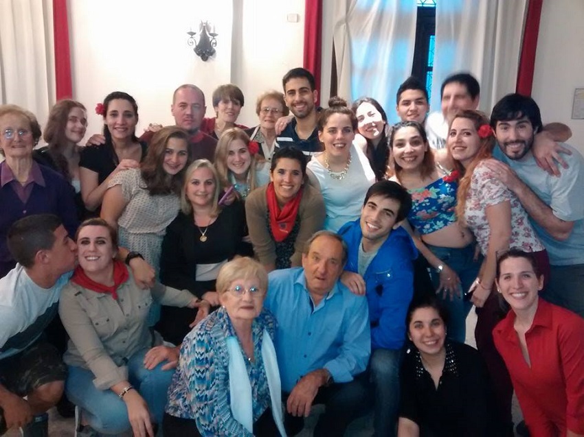 Un nutrido grupo de socios y amigos de todas las edades se reunió a celebrar el 119º aniversario del Centro Navarro porteño