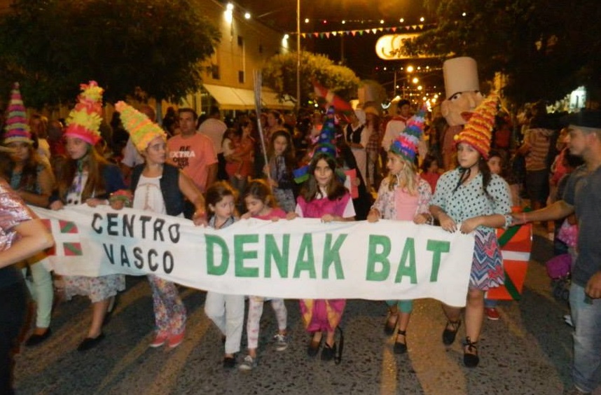 Cañuelas Basque Club members at the local Carnival Parade