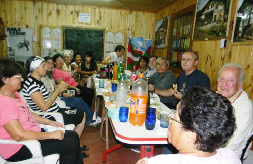 Reunión de los socios del Centro Vasco Eusko Etxea de Corpus Christi 