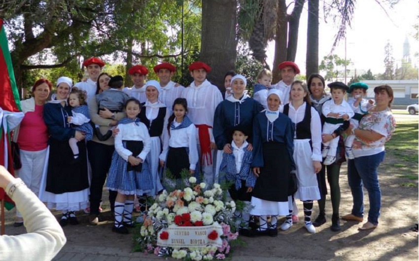 Integrantes del Centro Vasco Euskel Biotza