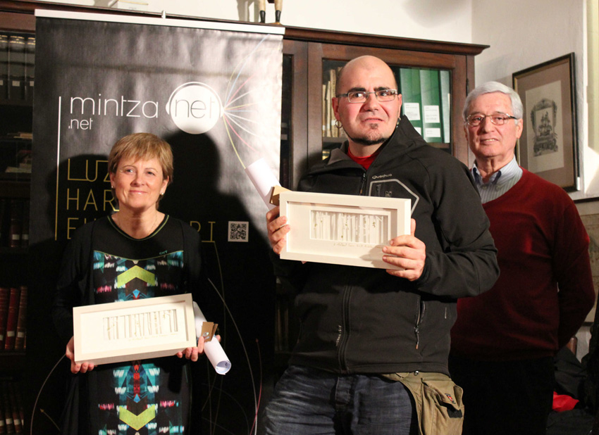 Los ganadores de los II Premios Mintzanet, Mariaje Barandiaran, Mejor "Bidelagun", y Raúl Alfaro, Mejor "Bidelari" (foto Mintzanet)