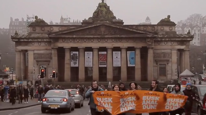 Imagen del vídeo grabado por los vascos de Edimburgo para anunciar los actos de Korrika 19 en la capital de Escocia