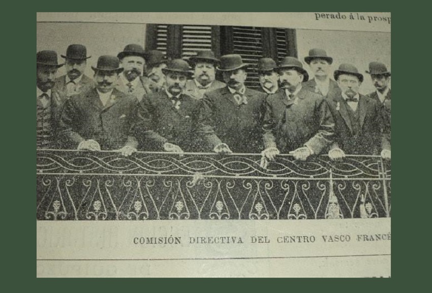 In 1901, when the clubhouse was inaugurated, members of the board wore lapel pins made for the occasion.  The original photo was published in Baskonia. 