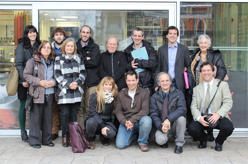 From Left to right: Aurora Madaula, Aritz Onaindia, Aritz Ipiña, Ane and Mirentxu Button Irujo (Manuel Irujo’s granddaughters), Ron Bates, Irati Agirreazkuenaga, Gorka Mercero, Mikel Irujo, Joseba Agirreazkuenaga, Xabier Irujo and Arantzazu Amezaga