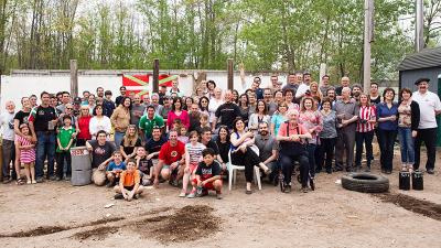 In the words of host Riki Lasa, members and friends of the New England Basque Club had a blast at the annual picnic, celebrated last Saturday (Photo: NEBC)