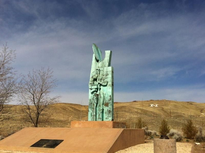 El Monumento a los Pastores Vascos de Nestor Basterretxea, situado en Reno, Nevada, es un buen ejemplo de la unión entre arte y Diáspora vasca