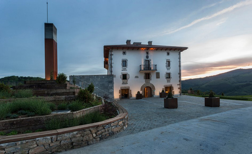 El Palacio Yrisarri, en Igantzi, Nafarroa (foto Irisarriland.es)