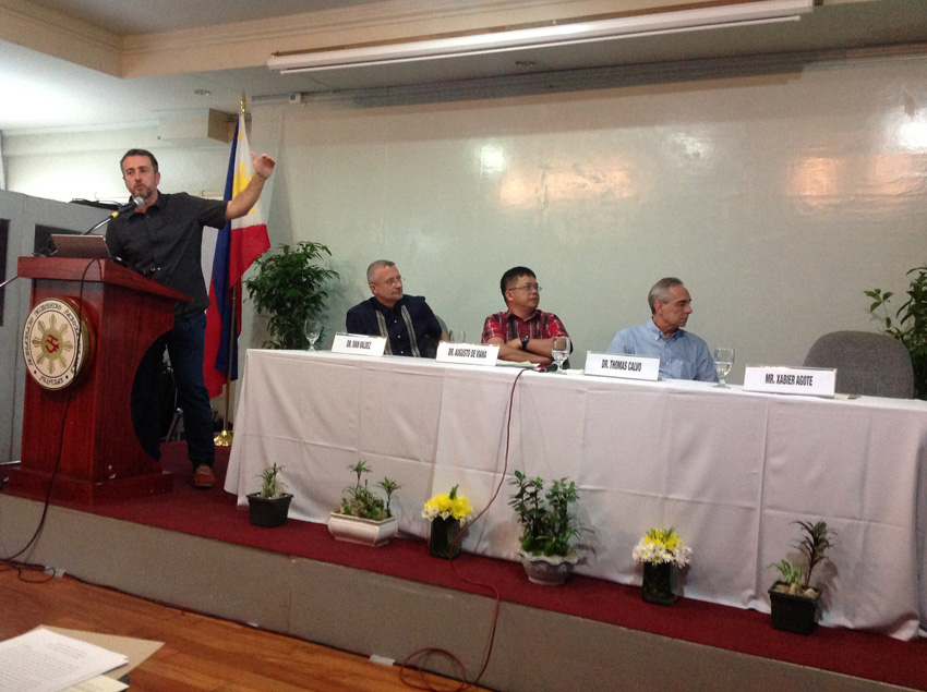 Xabier Agote, Albaolako presidentea, Manilako Kongresuan San Juan ontziaren proiektua aurkezten (argazkia Albaola)