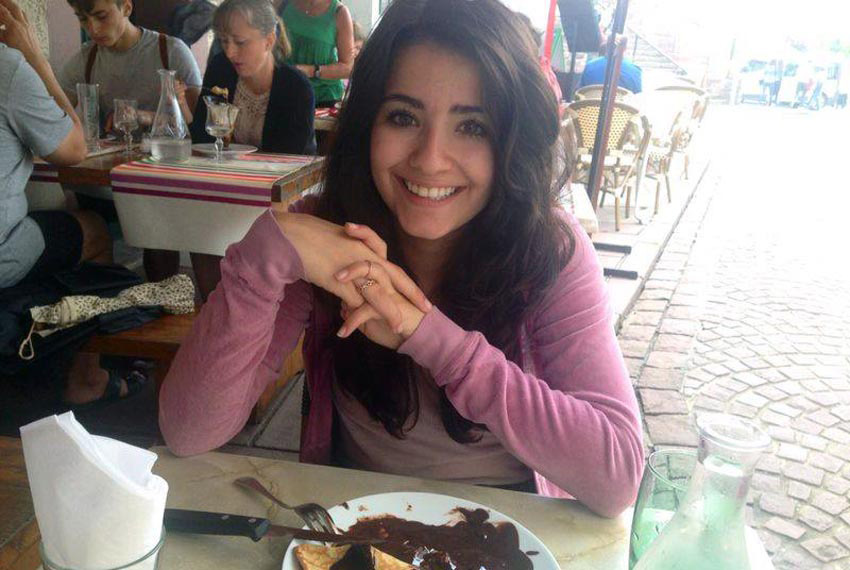 Vanessa Manjarrez, vasco-californiana de origen navarro, se encuentra en París en un programa de estudios en el extranjero