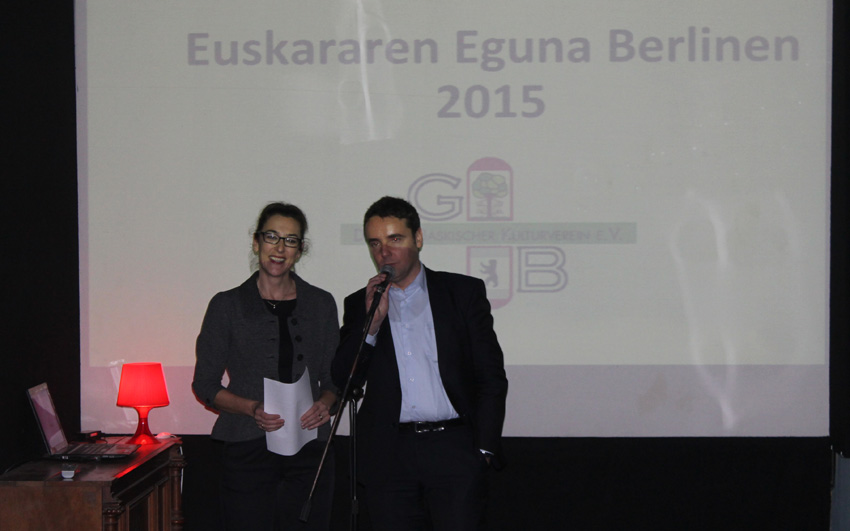 Ainhoa Añorga, President of Berlin’s Basque club and Asier Vallejo, Director of the Basque Community Abroad at the Euskera Day festivities in Berlin (photoBerlinEE)