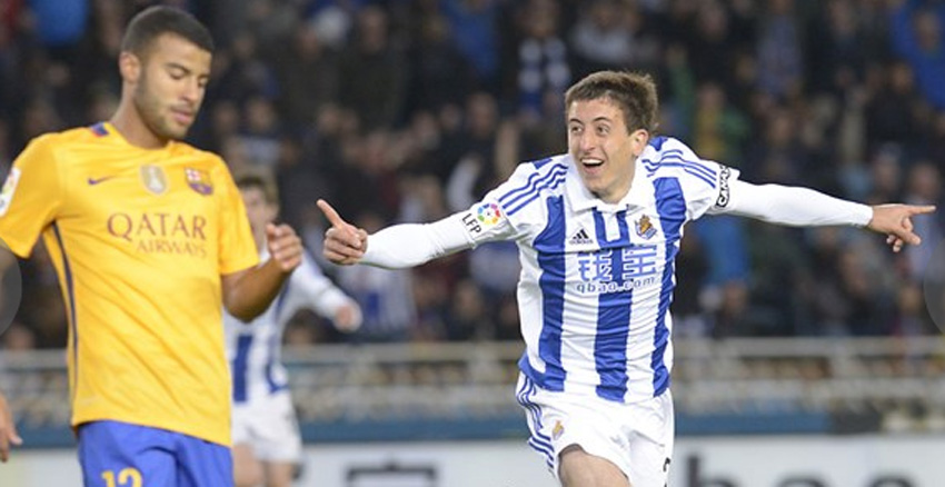 Mikel Oyarzabal celebrando el gol que metió al Barcelona en Anoeta (foto RealSociedad)