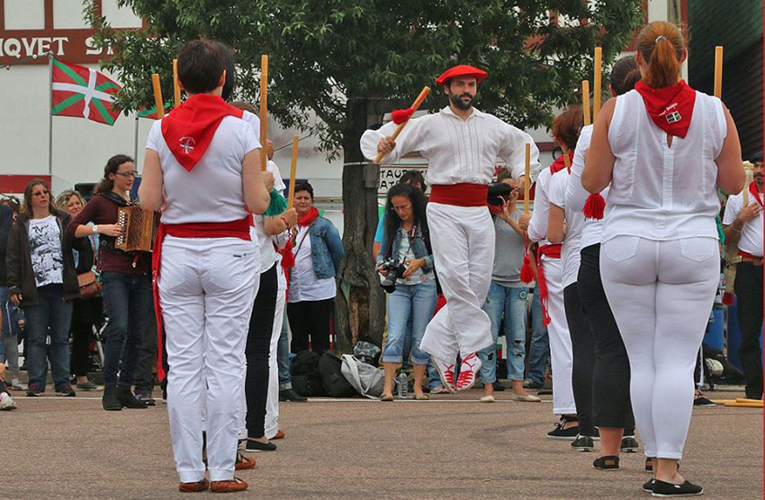 Gari Otamendi dancing in Saint Pierre et Miquelon, on his first visit with the group Errebal (photoSPM EE)