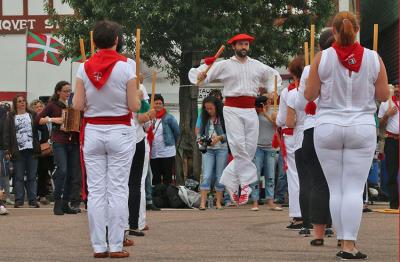 Gari Otamendi dancing in Saint Pierre et Miquelon, on his first visit with the group Errebal (photoSPM EE)