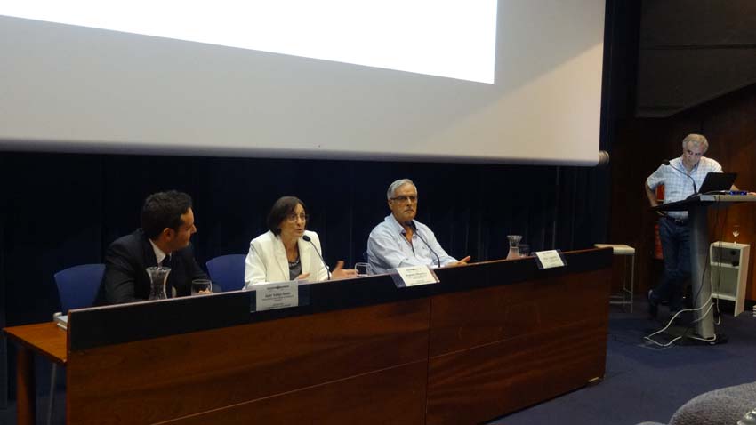 Asier Vallejo, Magdalena Mignaburu y Josu Legarreta presentando ayer el libro en el Aquarium de Donostia (foto EuskalKultura.com)