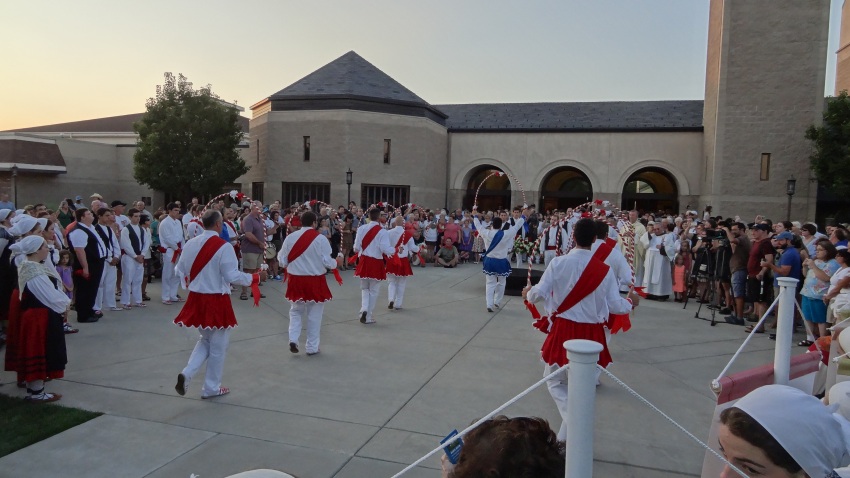 Dance performance at San Inazio 2015 (photoEuskalKultura.com) 