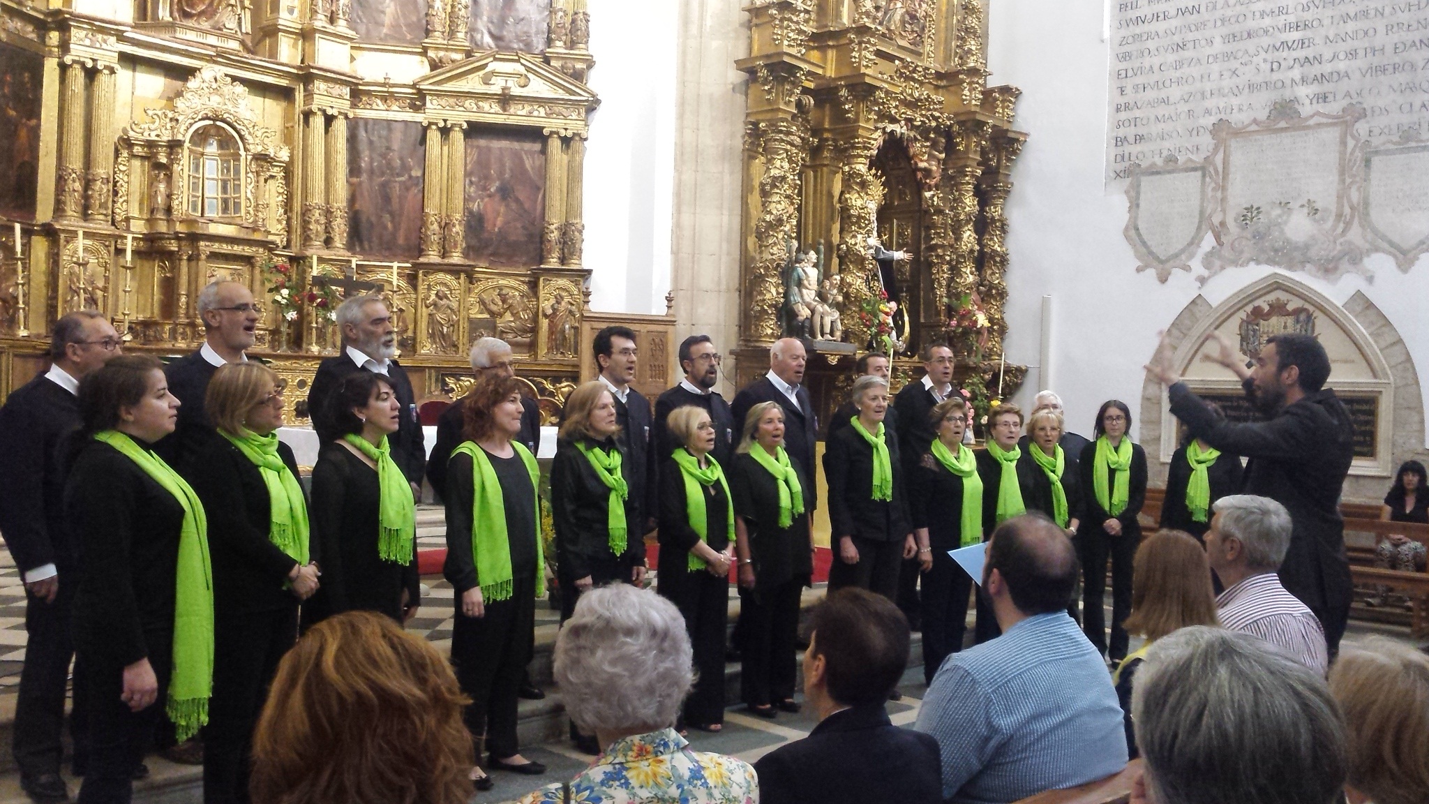 The Gure Txoko Choir during its performance at the church in Toro (photoValladolidEE)
