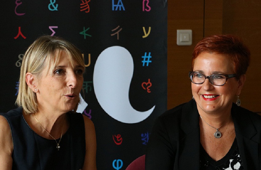 Hélène Vélasco-Graciet and Mari Jose Olaziregi, at the agreement signing ceremony in Bordeaux