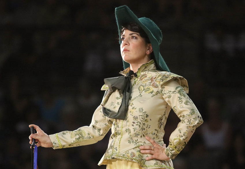 The actress portraying Katalina de Erauso at the opening play in Baiona, on June 5th (photo Pierre Alex Barkoisbide)