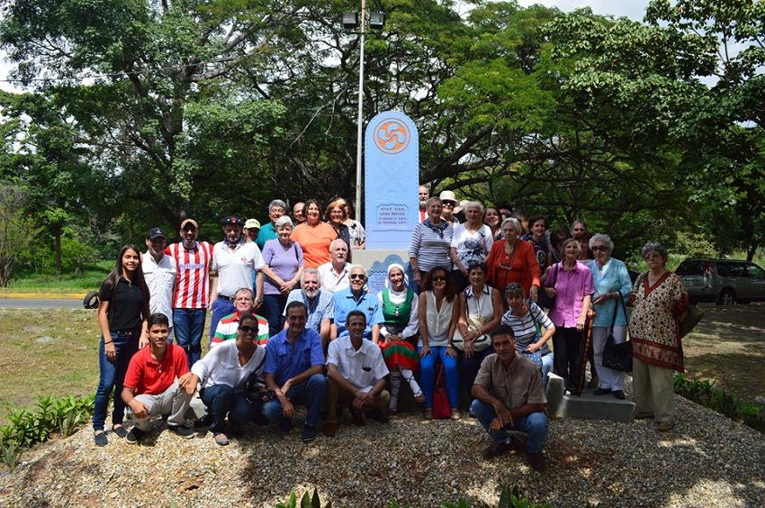 Outing supported by the federation and the inauguration of the Basque Monolith in homage of the Indigo growers in the valleys of Aragua (photo Jazoera) 