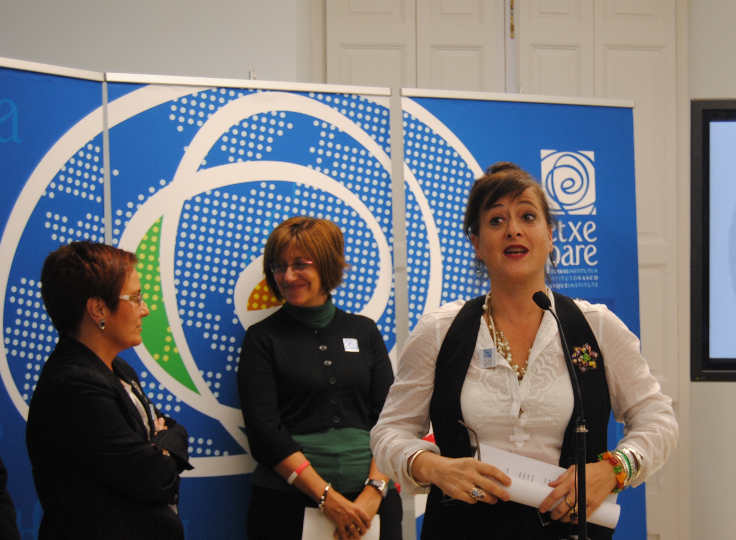 Presentation of the Etxepare Basque Institute in 2010 with Mari Jose Olaziregi and the Minister of Culture at the time, Blanca Urgell and Aizpea Goenaga (photoEuskalKultura.com) 