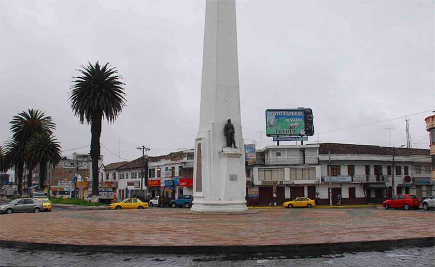 Obelisco Ibarra, Ibarra, Ecuador (foto FantasticEcuador)