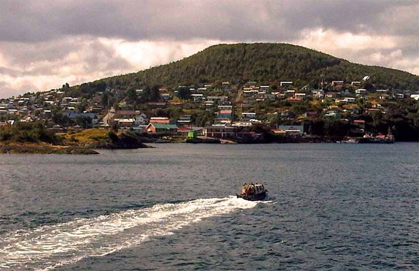 Puerto Aguirre, Aysen, Chile (arg. Eduardo Puelma)