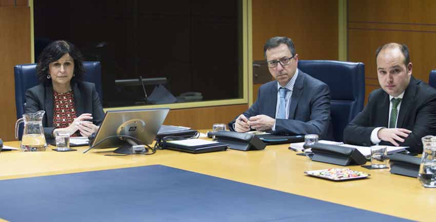 Marian Elorza, Secretary General of Foreign Action, along with Mikel Anton, Director for European Affairs, and Gorka Alvarez, new Director of the Basque Community Abroad. 