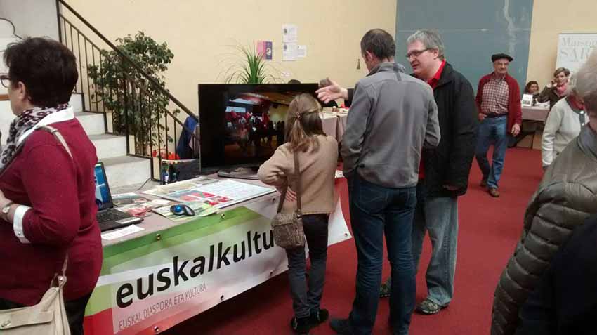 Stand que EuskalKultura.eus ha solido tener en el Encuentro de Escritores de Sara, en una foto de archivo
